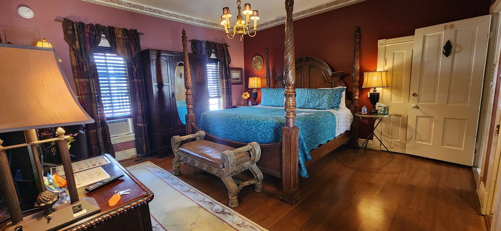 Captain Bridgeford Suite king four-poster bed