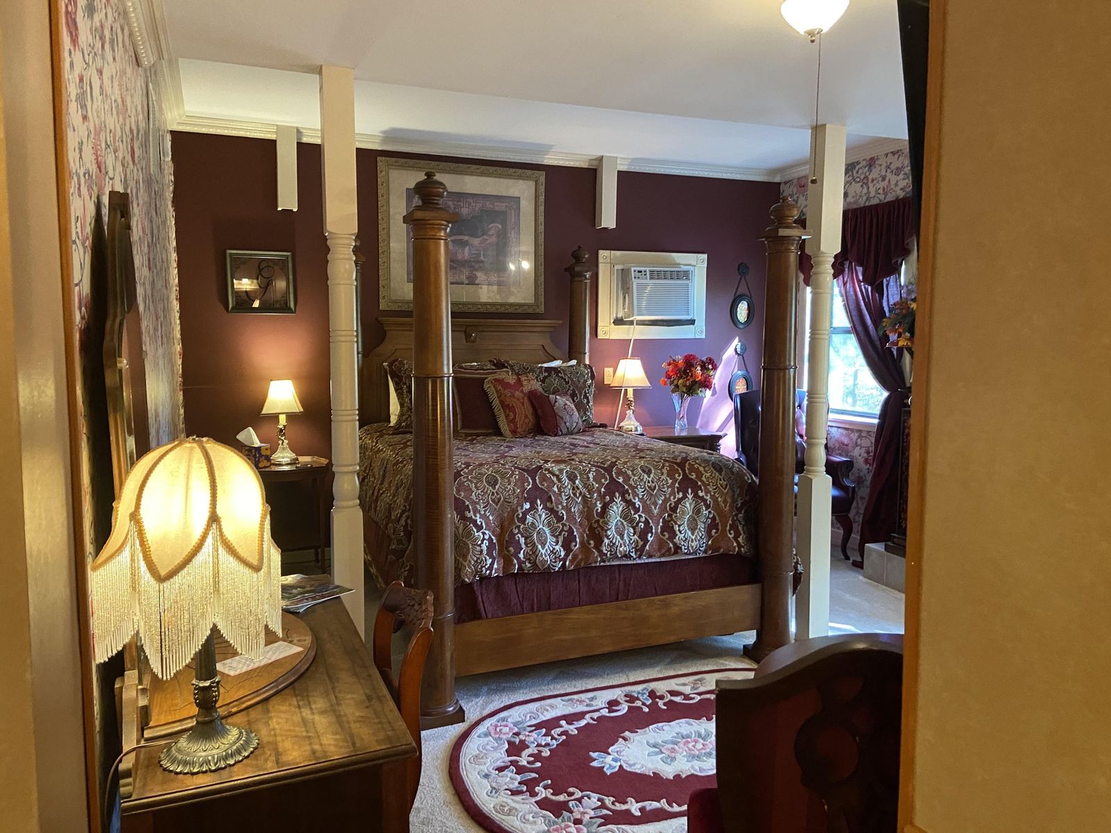 Georgianna Suite queen bed