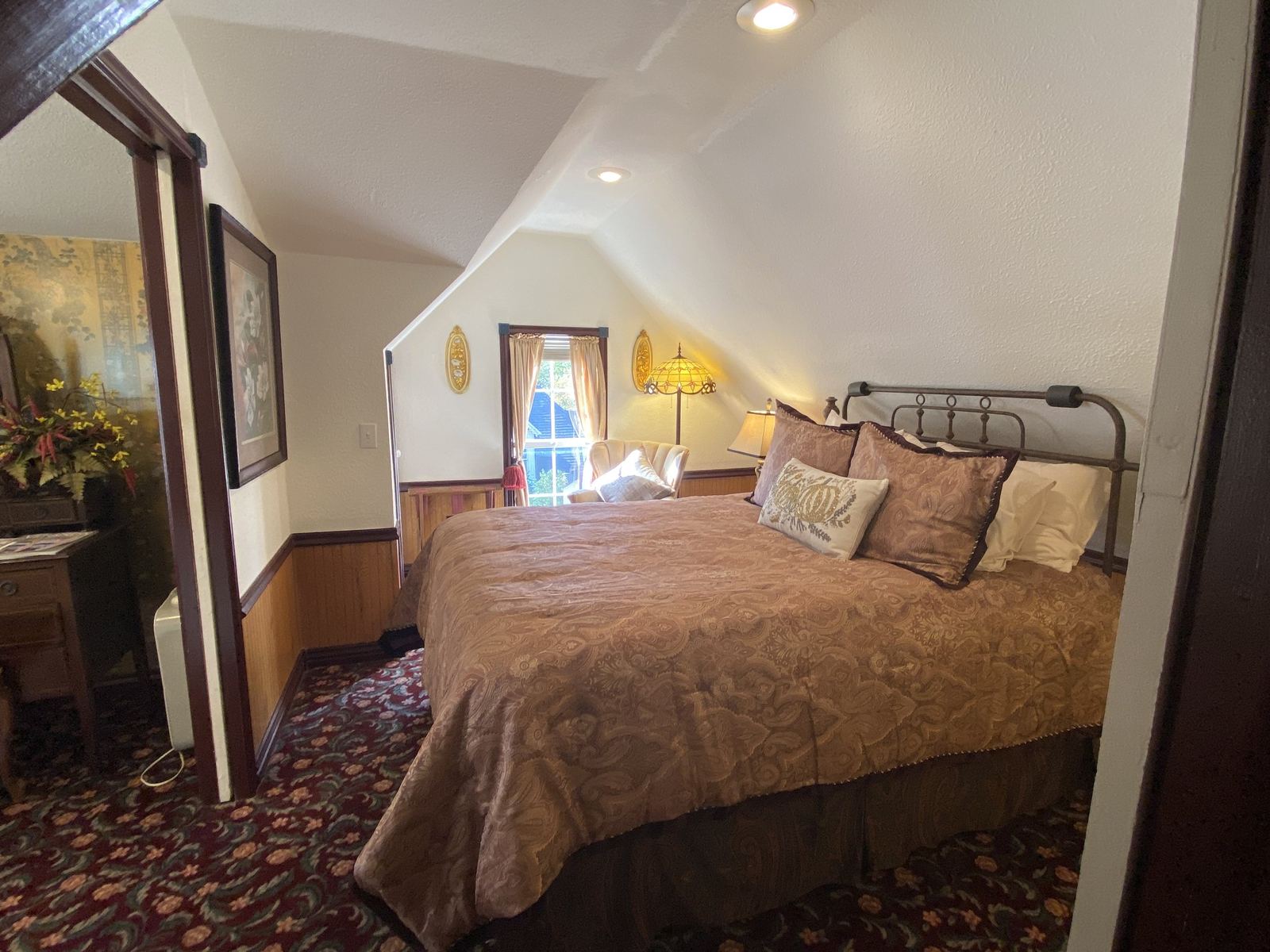 Penthouse queen bedroom